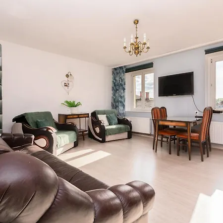 Nowy Port Standard By Bookinghost