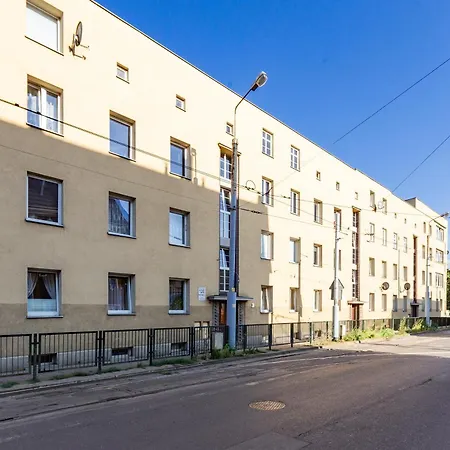 Nowy Port Standard By Bookinghost