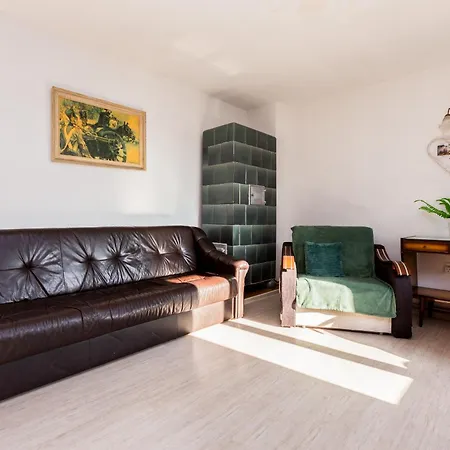 Nowy Port Standard By Bookinghost