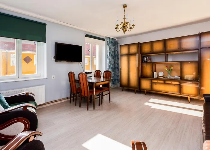 Nowy Port Standard By Bookinghost