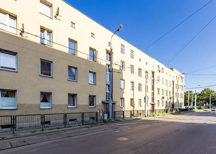 Nowy Port Standard By Bookinghost